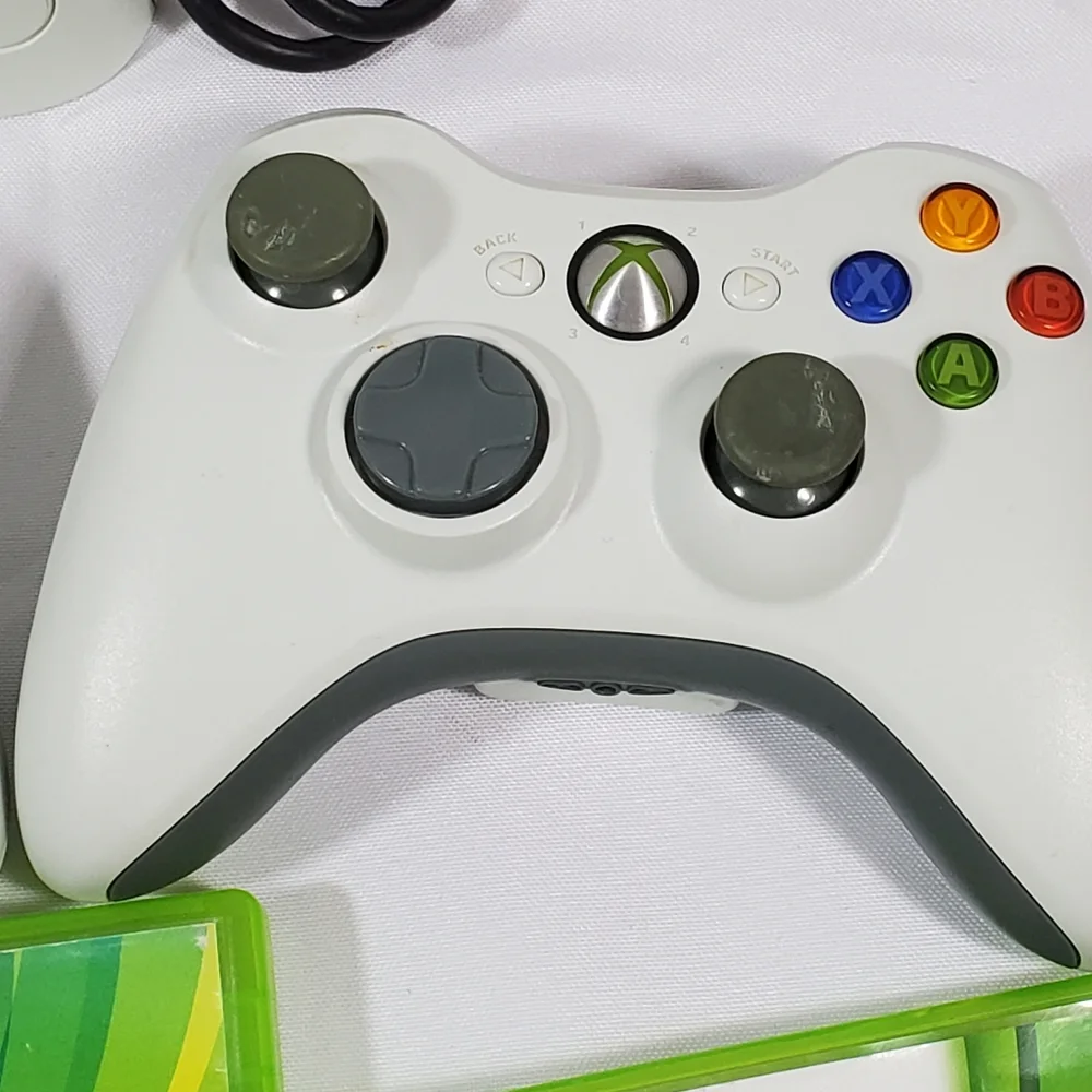 Xbox 360 with 4 games, 2 Controllers Tested Excellent.Condition is Excellent,